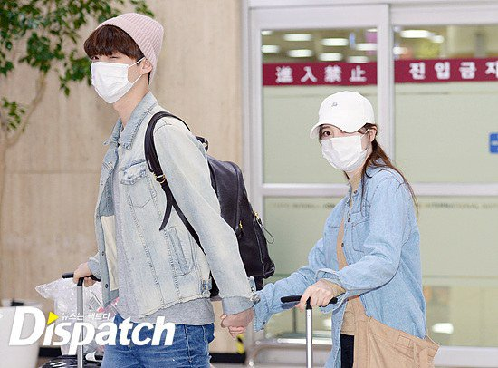 Bài báo: "Tình bể bình" Ahn Jae Hyun và Goo Hye Sun nắm tay ở sân bay