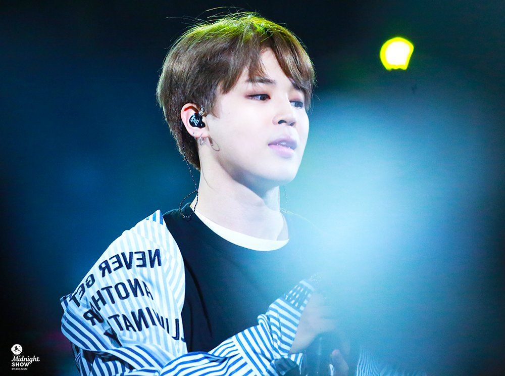 Jimin mới đổi sang màu tóc tối vô cùng thu hút