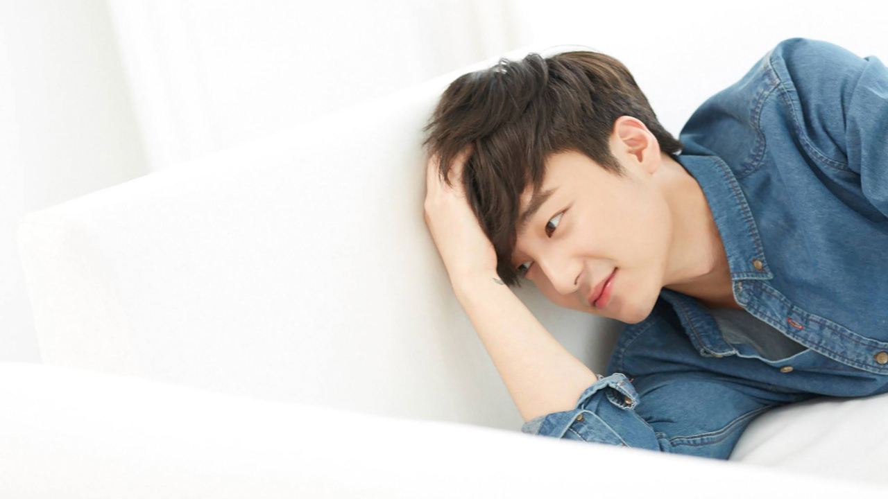 Roy Kim thừa nhận anh đã hoãn comeback vì sự comeback của ca sĩ khác