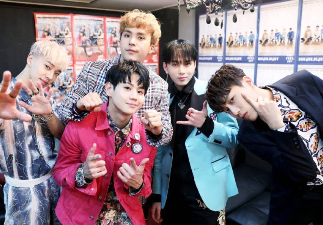 Highlight công bố thông tin về album hoàn chỉnh và buổi trình diễn solo