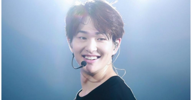 Fan tỏ ra lo lắng khi Onew bị thương trong concert của SHINee tại Nhật Bản