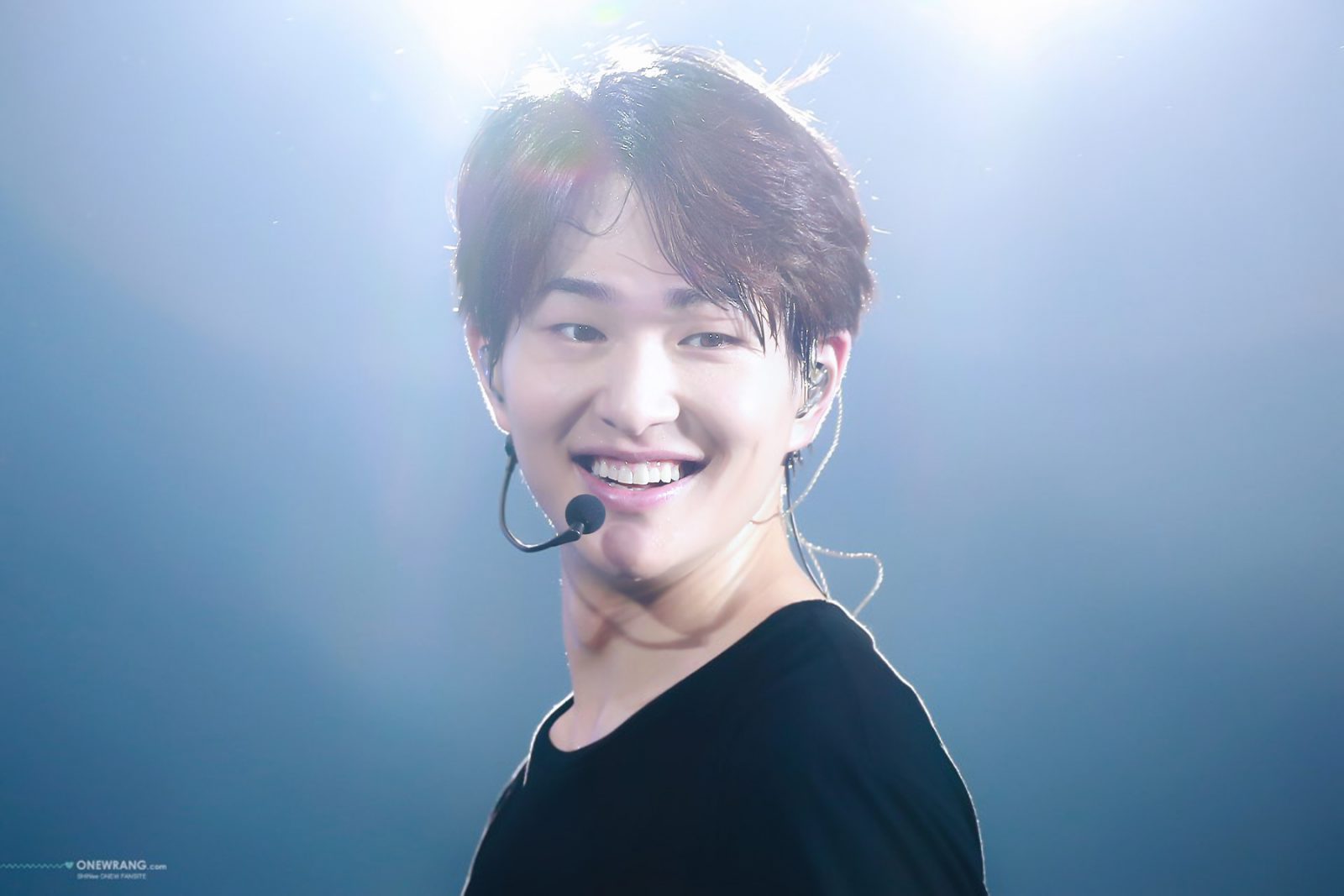 Onew bị chấn thương trong buổi concert của SHINee tại Nhật Bản