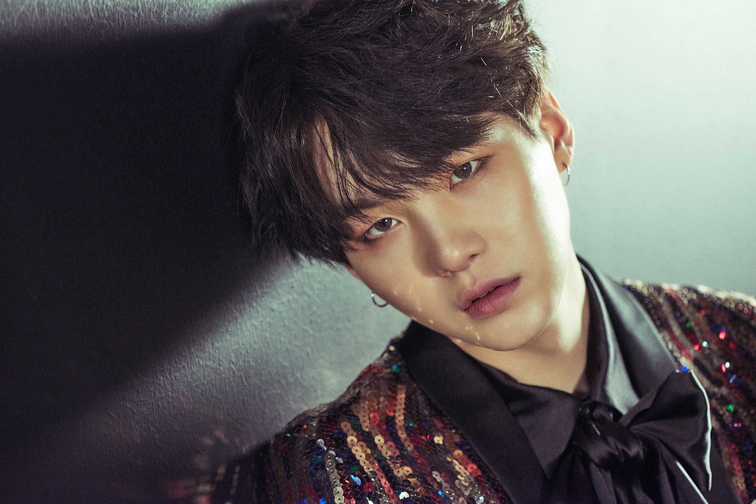 BTS Suga lần đầu tiên tham gia vào vị trí sáng tác và sản xuất cho nghệ sĩ khác ngoài BTS