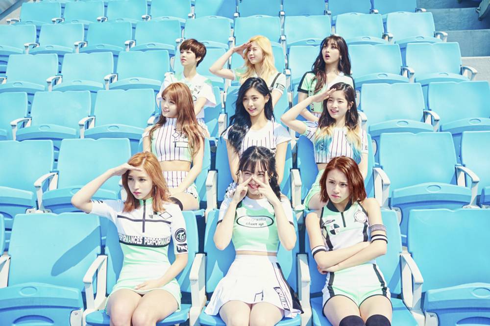 “Cheer Up” của TWICE trụ vững trên bảng xếp hạng Melon Top 100 suốt một năm tròn