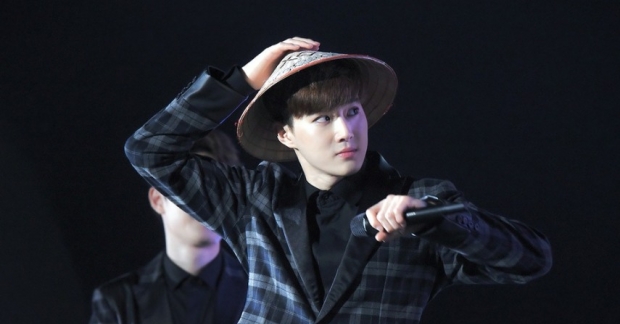 Ngất ng&acirc;y trước loạt ảnh idol Kpop đội n&oacute;n l&aacute; Việt Nam