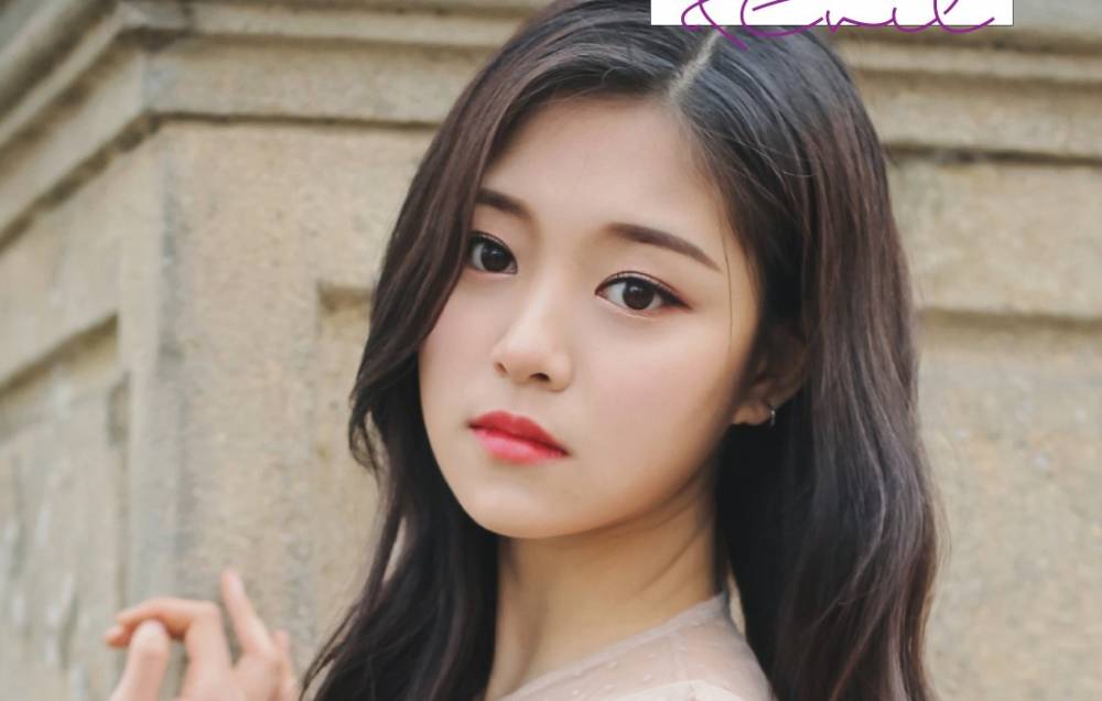 LOOΠΔ 1/3 tiết lộ hình ảnh của thành viên HyunJin và HeeJin cho ‘Love&Evil’