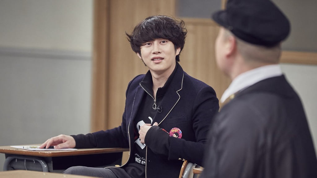 Kim Hee Chul gặp một tai nạn xe nhỏ trên đường đi quay chương trình "Ask Us Anything"