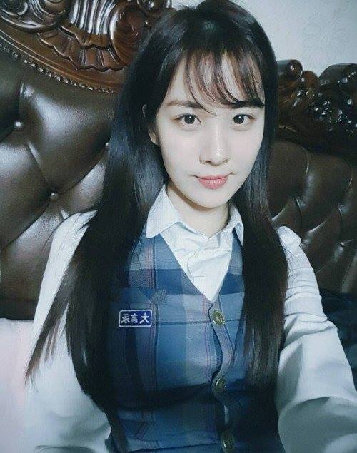B&agrave;i b&aacute;o: Seohyun 'C&aacute; th&aacute;ng Tư' "Thật sự m&igrave;nh chỉ l&agrave; nữ sinh trung học 17 tuổi"