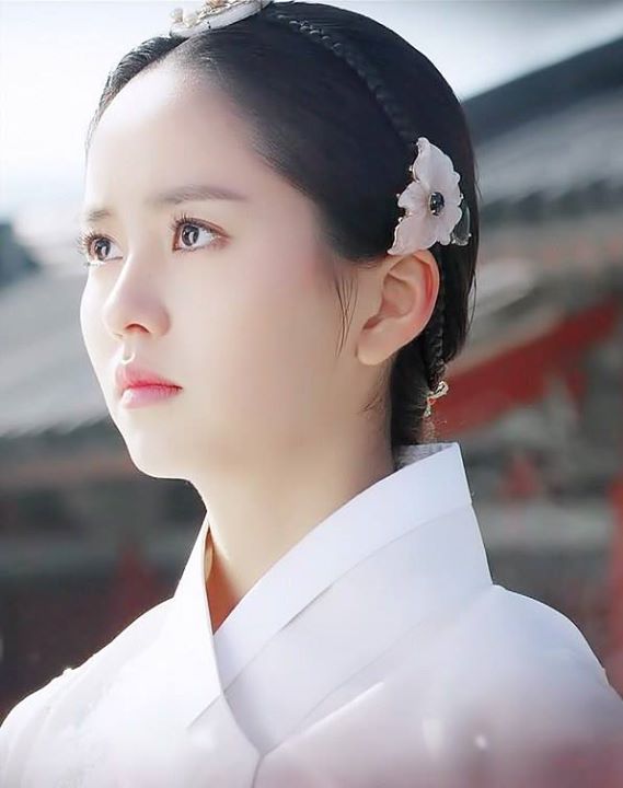 Pann: Kim Sohyun mặc hanbok trông tuyệt quá đi