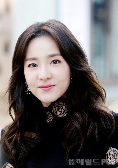 Bài báo: Sandara Park, "Dù sợ hãi vì những lời chỉ trích diễn xuất tệ, tôi vẫn muốn thuyết phục công chúng"