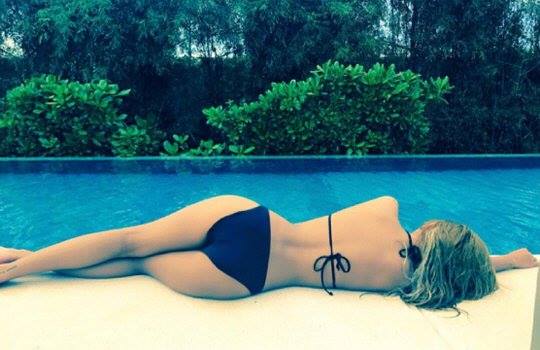 B&agrave;i b&aacute;o: "Sẵn s&agrave;ng cho m&ugrave;a h&egrave;" Th&acirc;n h&igrave;nh bikini đầy tự tin của Hyorin 