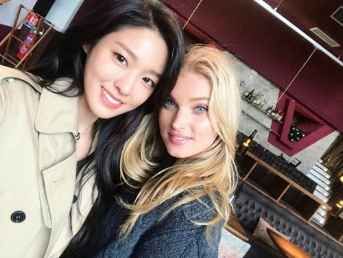 Bài báo: "Người đẹp đứng cạnh người đẹp" Seolhyun x Elsa Hosk, mỹ nhân phương Đông và phương Tây hội ngộ