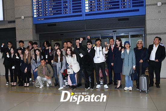 Đo&agrave;n nghệ sĩ H&agrave;n Quốc trở về từ Bắc Triều Ti&ecirc;n