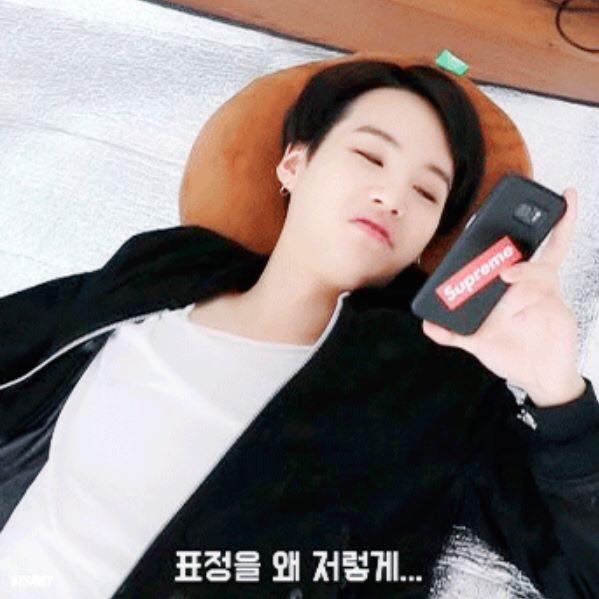 Cách cầm điện thoại của những người tay to feat. BTS Suga & Wanna One Kang Daniel