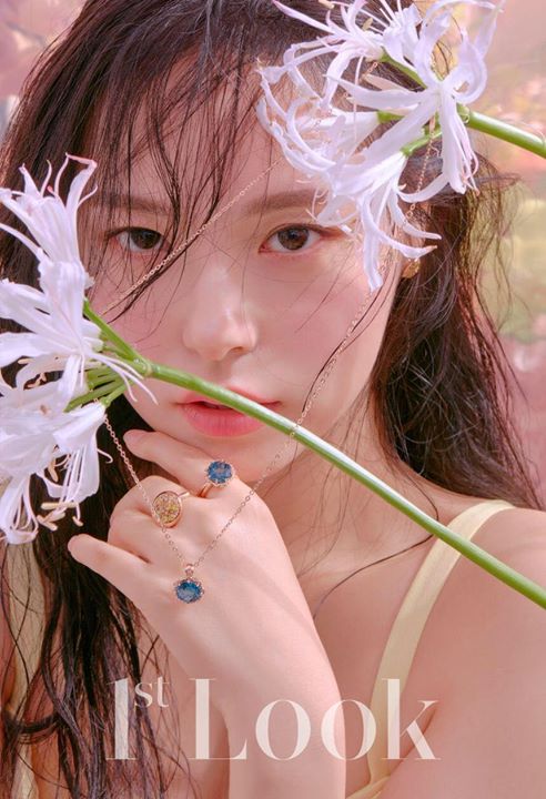 Min Hyo Rin trên tạp chí 1st Look: “Muốn là một diễn viên trong mắt mọi người, nhưng cũng muốn là một con người bình thường thân thiện. Sự đồng cảm không thể đến từ diễn xuất mà sẽ đạt được từ chính bản thân.”