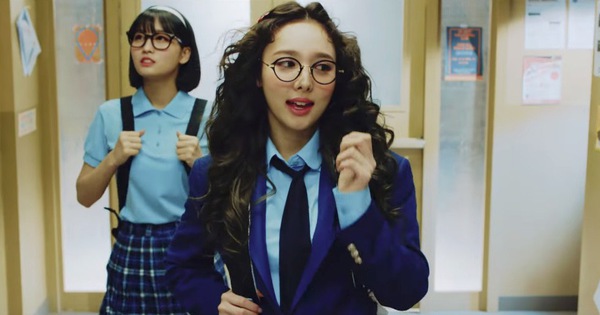 Tác giả "Nhật Ký Công Chúa" khen nức nở MV mới của TWICE vì màn cosplay