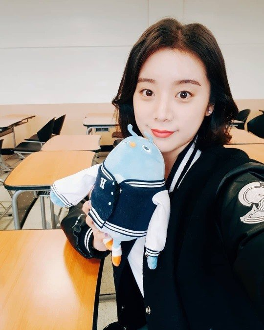 Bài báo: "Thi giữa kỳ khó không tưởng" Wonder Girls Hyelim cho thấy sự vất vả của sinh viên đại học 