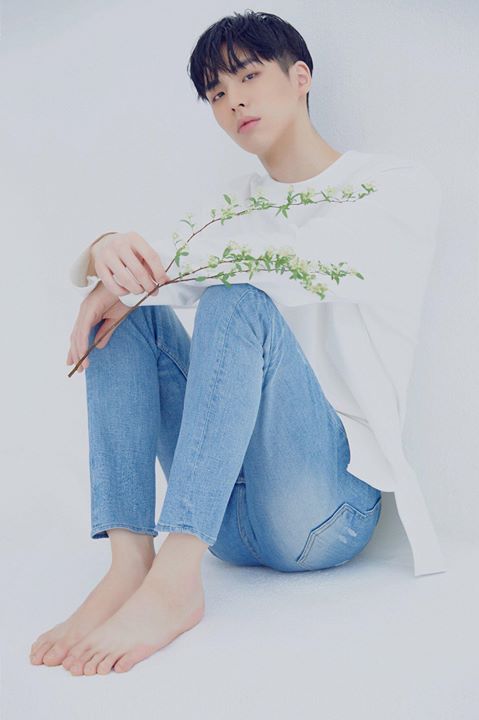 Cựu trainee YG Lee Byung Gon (nghệ danh BX) sinh năm 1998, cao 180cm là thành viên cuối cùng của boygroup mới C9 BOYZ thuộc C9 Entertainment