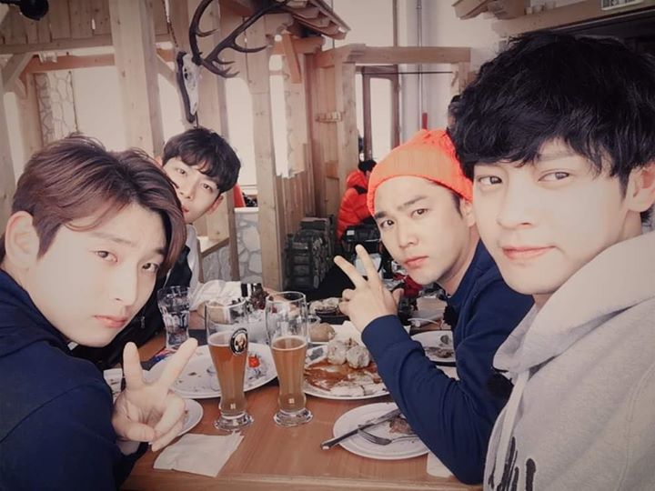 HỘI “HITMAKER” SUPER JUNIOR KANGIN, 2AM JINWOON, NGƯỜI MẪU LEE CHULWOO PHẢN HỒI CÁO BUỘC CHATSEX VỚI JUNG JOON YOUNG