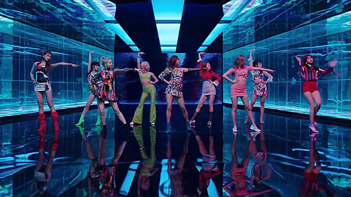 TWICE hé lộ giai điệu đoạn post hook của “FANCY”