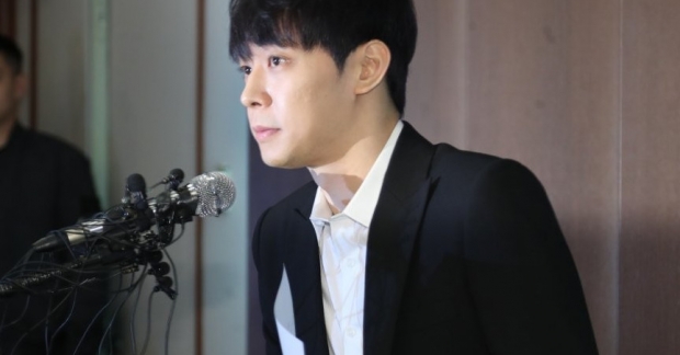 Toàn bộ phát ngôn của Yoochun tại buổi họp báo: "Có lúc tôi bị cuốn vào ý định tiêu cực và muốn chết đi."