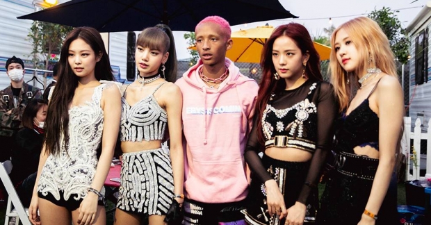 Gia đình Will Smith vui vẻ chụp hình, bày tỏ tình yêu với Black Pink