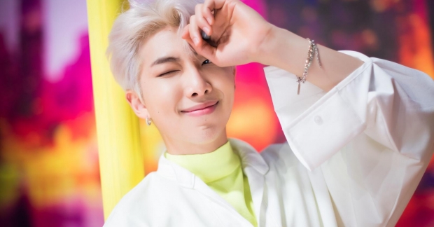 Trưởng nhóm RM (BTS) thổ lộ trên Vlive: " Persona của chúng tôi chính là ARMY"