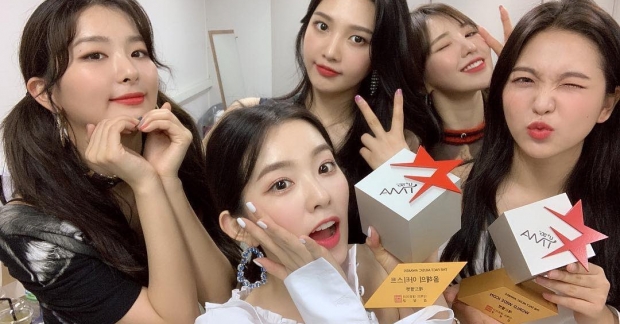 Red Velvet xác nhận sẽ comeback ngay hè này khi đang phát biểu nhận giải tại The Fact Music Awards 2019