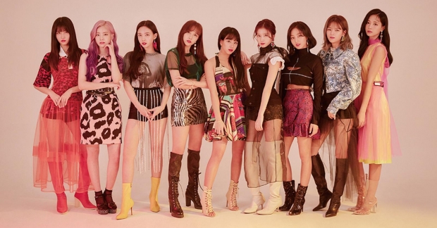 Góc phẫn nộ: Hình photobook album mới nhất của TWICE vừa xấu vừa quê khiến fan không còn tin vào mắt mình