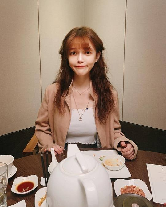 Bài báo: "Khỏe mạnh", AOA Jimin trông thật hạnh phúc sau bữa ăn ngon