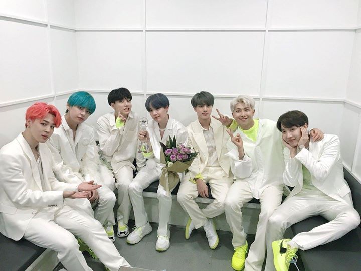 [Naver] Chẳng hề ngạc nhiên! BTS dành được chiếc cúp đầu tiên cho Boy With Luv trên Music Bank!