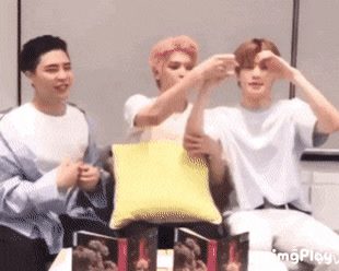 [theqoo] NCT nhìn có vẻ kì quái, nhưng chỉ là đang chơi đùa với nhau thôi