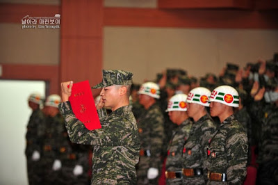 theqoo: Bức hình mới nhất của SHINee Minho trong quân ngũ