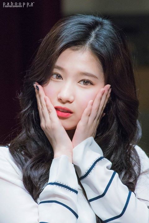 Instiz: Bố mẹ của Sana gây sốc