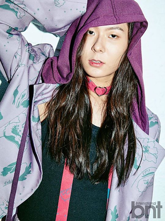 Jang Moon Bok trong bộ ảnh mới của tạp chí BNT. Trả lời phỏng vấn tự nhận mình trông giống Red Velvet Seulgi nhất trong số các idol nữ.