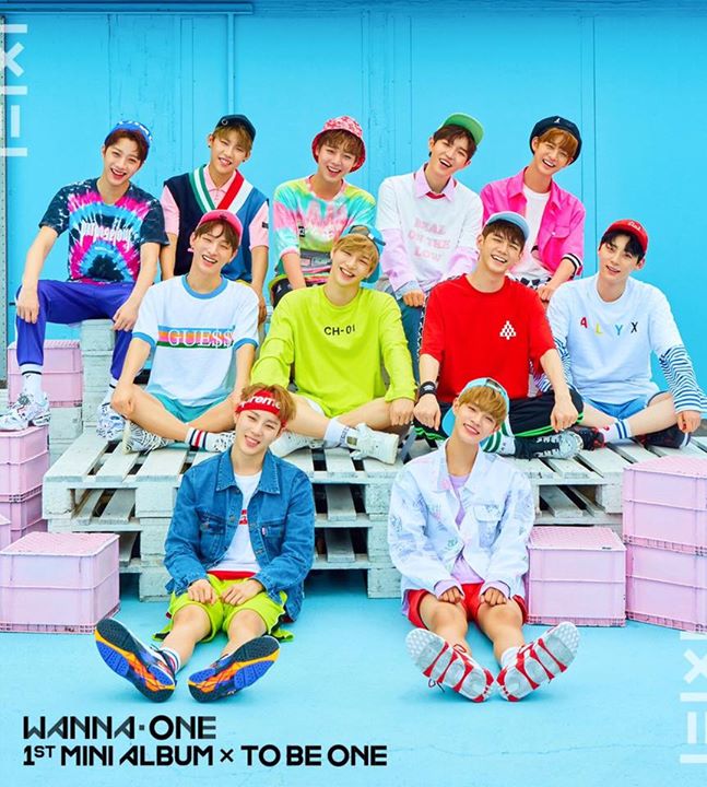 WANNA ONE tung ảnh teaser phiên bản Pink và Sky cho mini album đầu tay "1x1=1 (TO BE ONE)" phát hành ngày 7/8