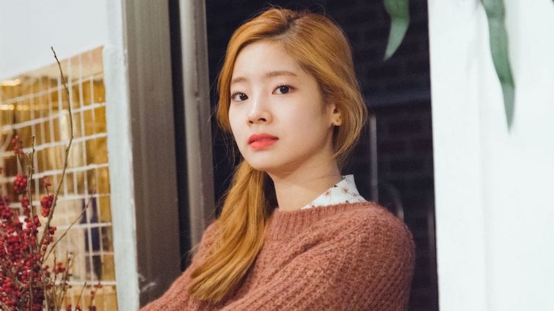 Dahyun (TWICE) tạm nghỉ để hồi phục chấn thương