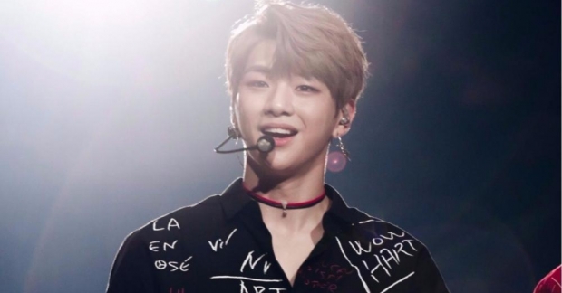 Mặc áo có in từ tục tĩu, Kang Daniel trở thành tâm điểm bàn tán trên mạng xã hội