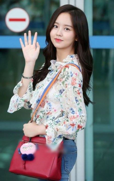 Pann: Ngoại hình của Kim Sohyun trên đường sang Thái Lan thật quá sức xinh đẹp  