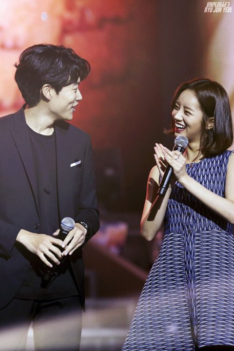 Pann: Điên mất, các ông thấy Hyeri với Ryu Junyeol nắm tay nhau hồi chưa bị Dispatch bóc chưa?