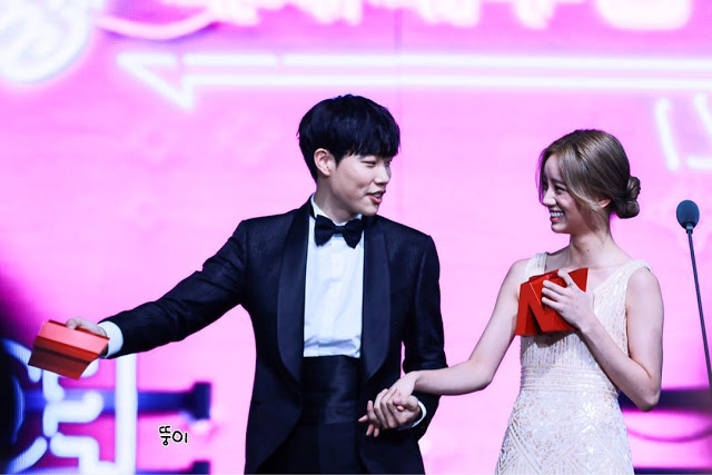 theqoo: Ryu Junyeol ❤️ Hyeri, ngoài đời tình như cái bình