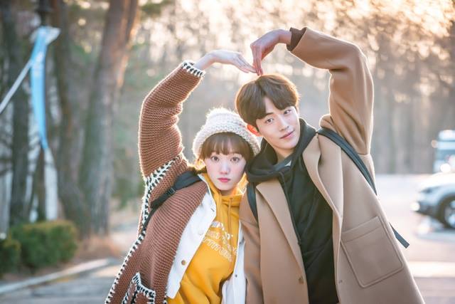 Bài báo: [Độc quyền] Lee Sung Kyung và Nam Joo Hyuk chia tay.. "từ người yêu trở lại là tiền bối/hậu bối" 