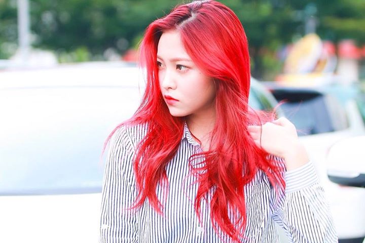 theqoo: Thần tượng nữ SM để tóc đỏ