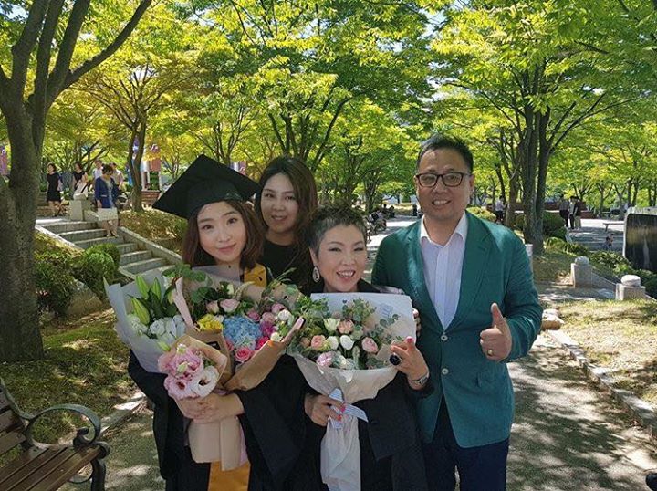 Cựu thành viên 2NE1 Minzy chính thức tốt nghiệp khoa Thần học ở Đại học Baekseok, một trường tư thục theo tín ngưỡng Cơ đốc giáo nằm tại tỉnh Nam Chungcheong