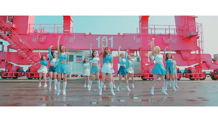 LOOΠΔ chính thức debut với MV “HI HIGH” 