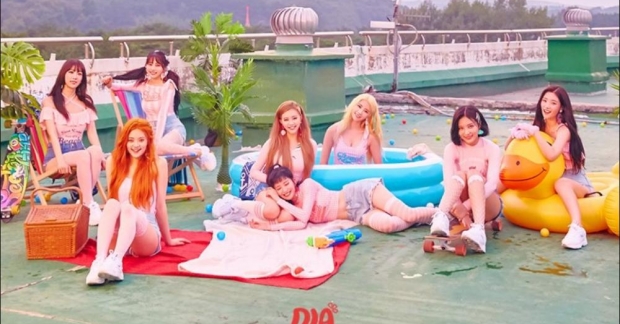 DIA tung tracklist trở lại với concept mùa hè đầy xinh đẹp và rạng rỡ