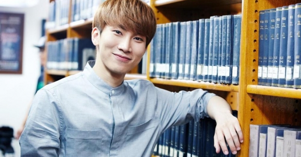 Bỏ qua mọi lùm xùm tại công ty, hôm nay trưởng nhóm Eunkwang (BTOB) chính thức lên đường nhập ngũ 