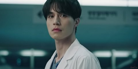 Pann: Lee Dongwook vào vai một bác sỹ