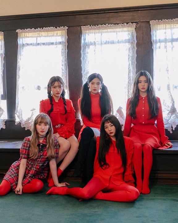 theqoo: Là một nonfan, tui ghen tị với concept Peek-A-Boo của Red Velvet lắm