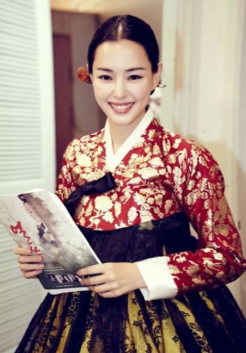 Bài báo: Honey Lee lên kế hoạch tấn công Hollywood... ký hợp đồng với công ty giải trí lớn nhất Mỹ, WME và AIG 